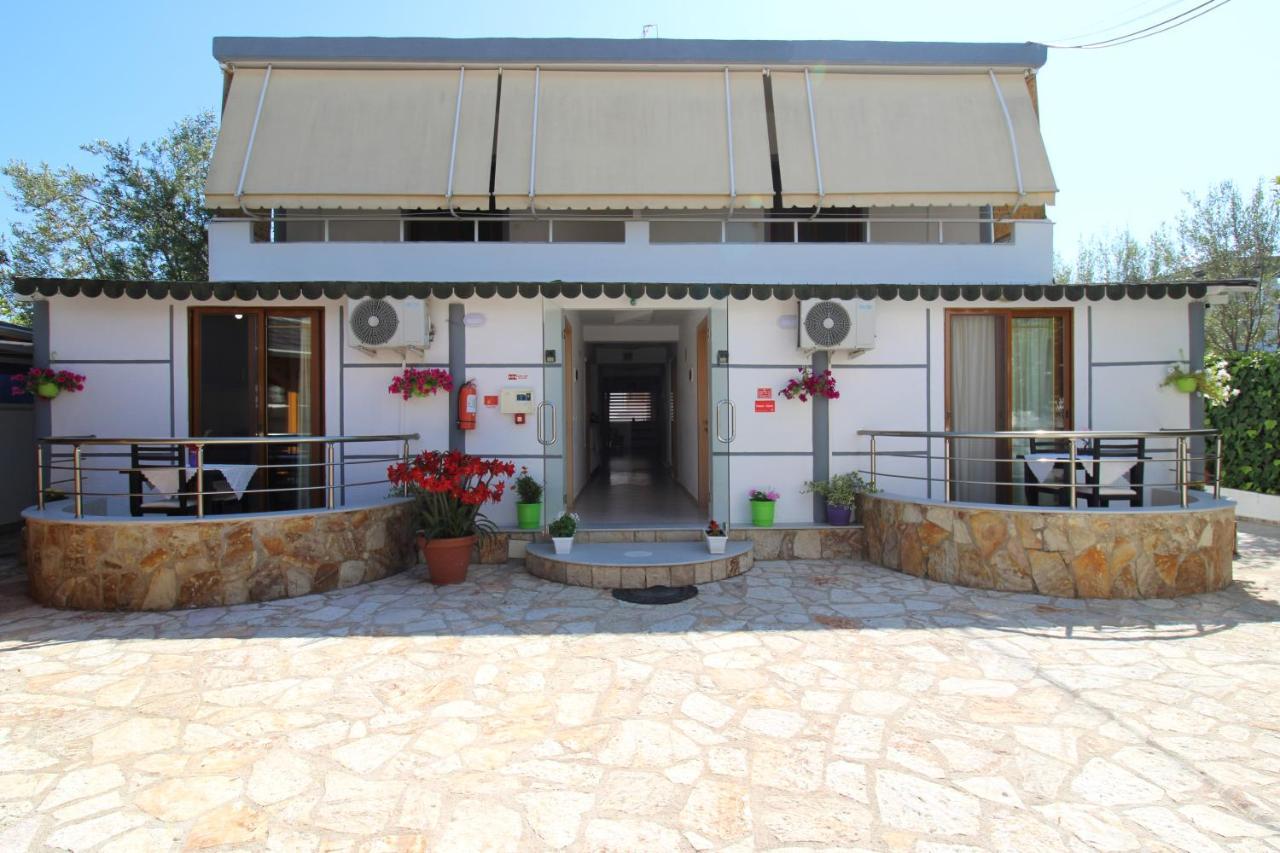 Vila Reni Risi Ksamil Luaran gambar