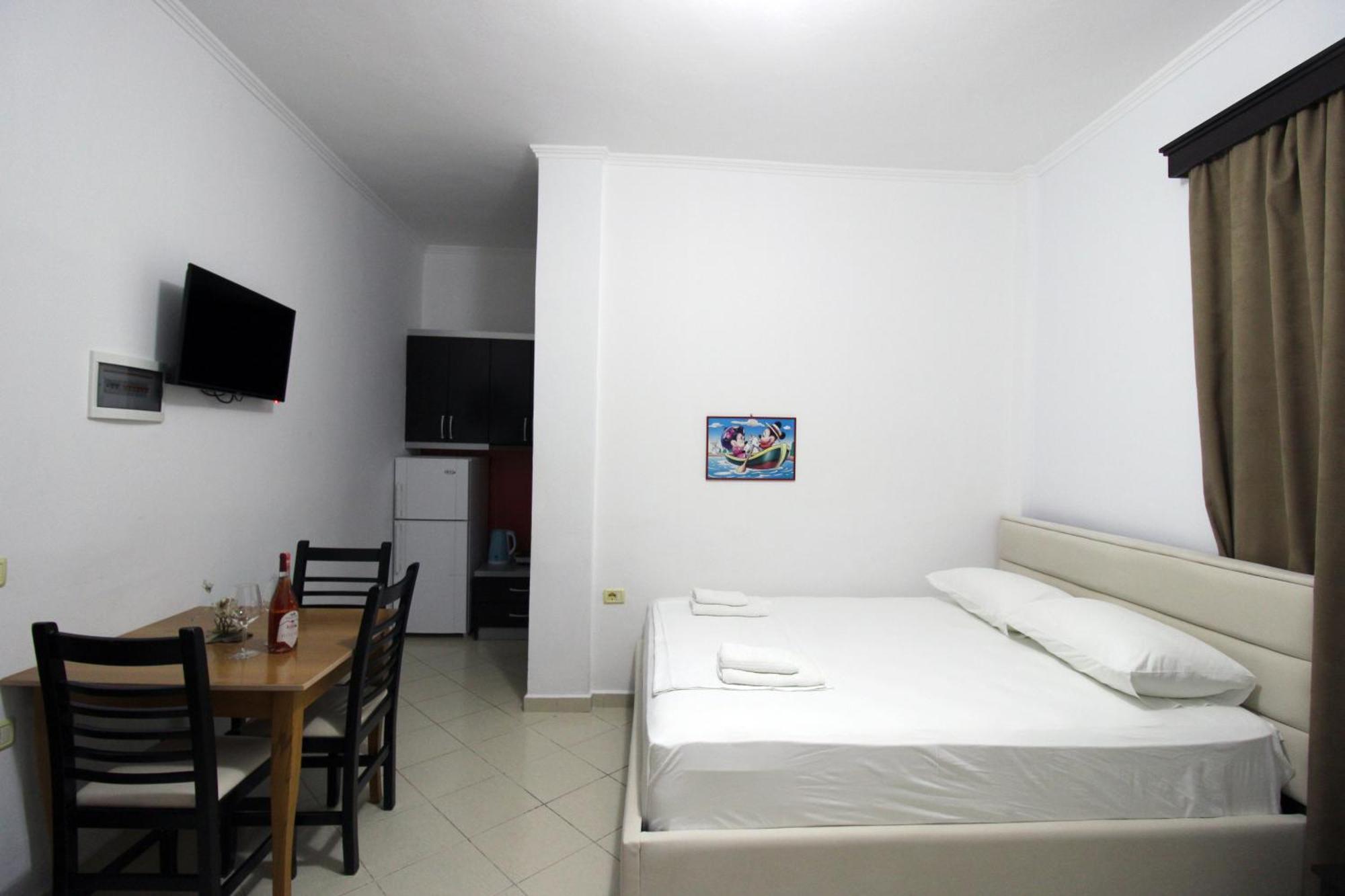 Vila Reni Risi Ksamil Luaran gambar